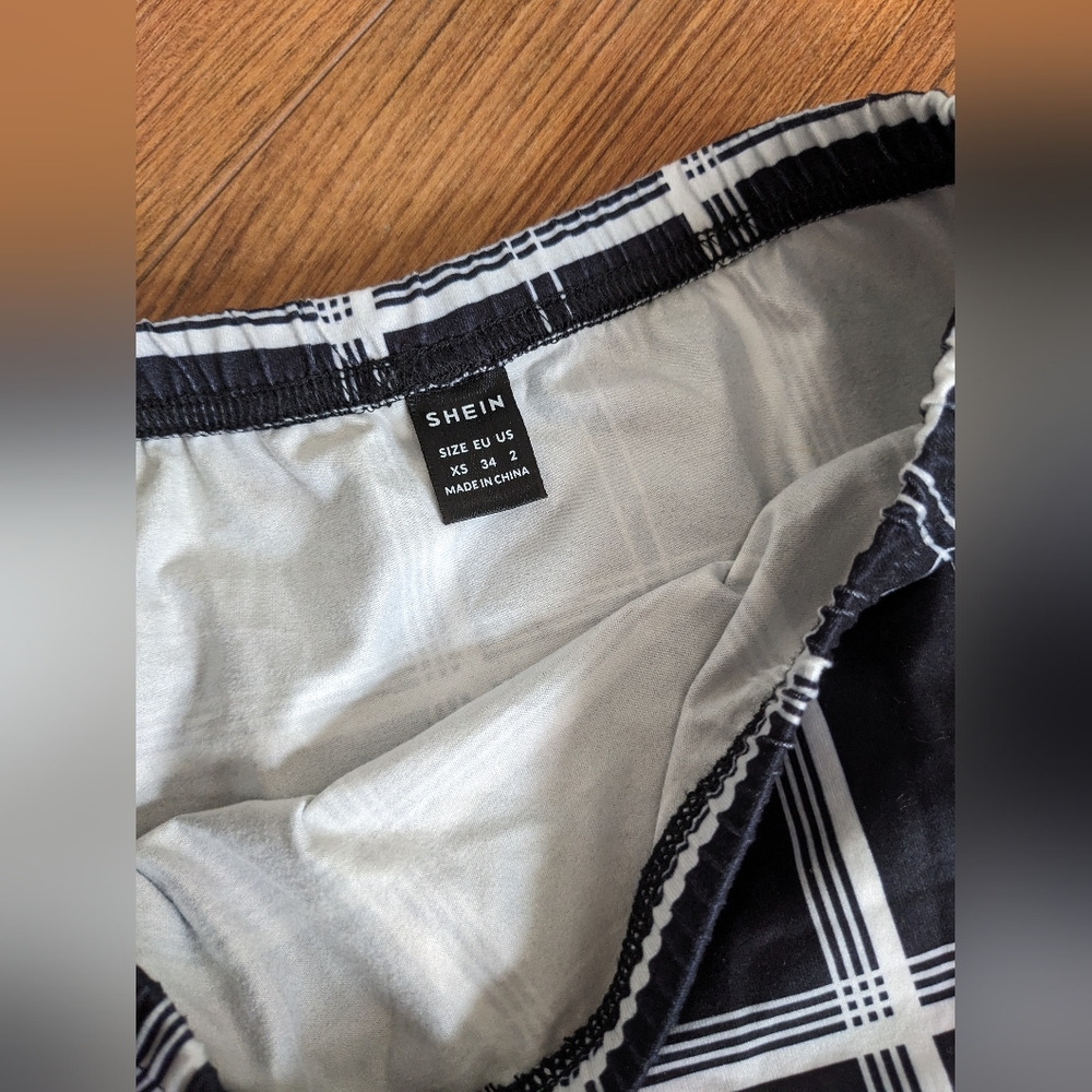 Bodycon Mini Skirt - Picture 4 of 4